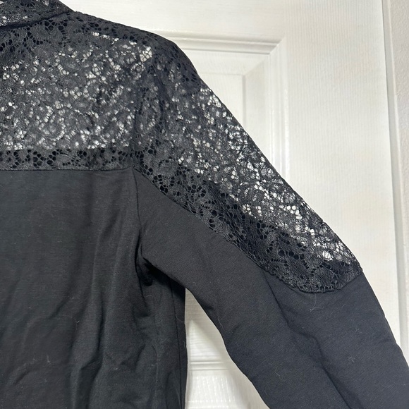 Design History Lace Top - Picture 9 of 11